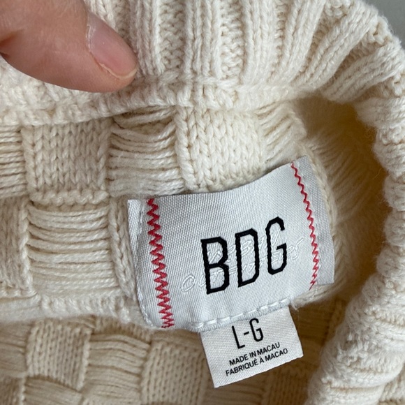 BDG Textured Cream Knit Vest Size Large Women’s Cotton blend Sweater - Picture 5 of 6